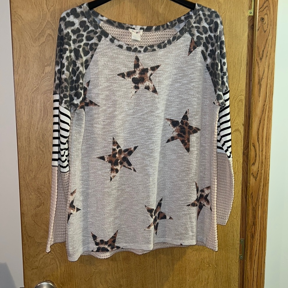 Boutique Leopard top. Excellent condition. Multiple textures and patterns